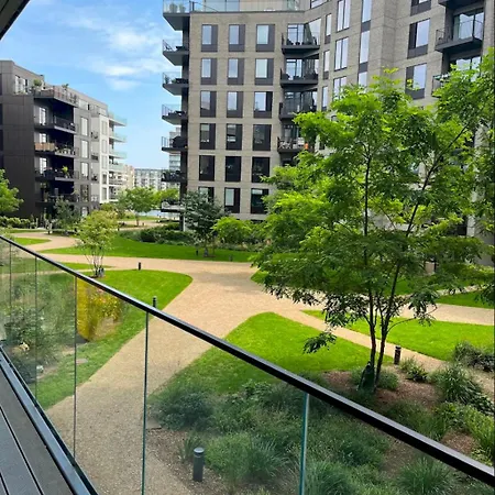 Exclusive - Water Front View Apartment
